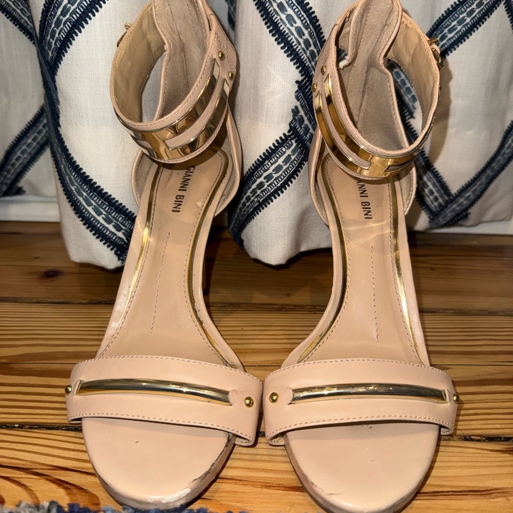 Gianni Bini Gold and Cream Sandals